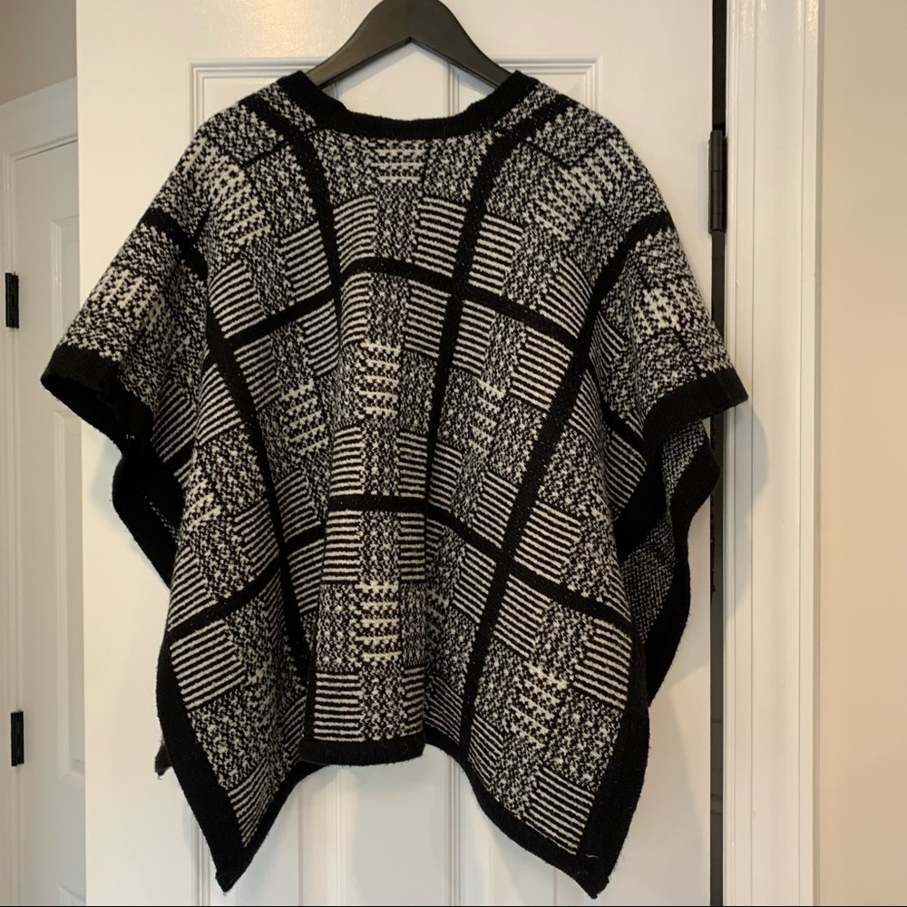 Guess black and white wool poncho draped cardigan sweater - Picture 6 of 8